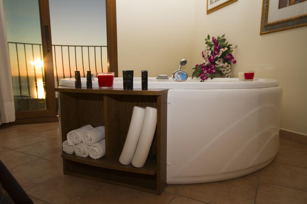 Double Room Spa Bath